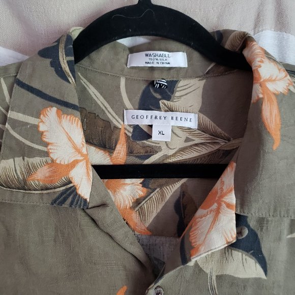 Geoffrey Beene | 100% Silk Leaf Print Button Down - Picture 3 of 5